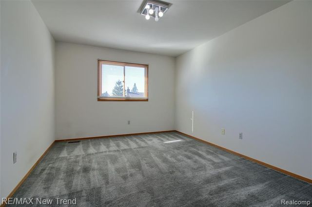 30301 Essex, Farmington, MI 48331