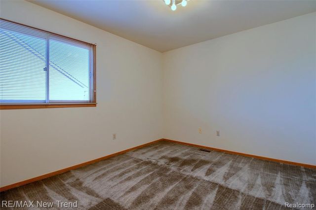 30301 Essex, Farmington, MI 48331