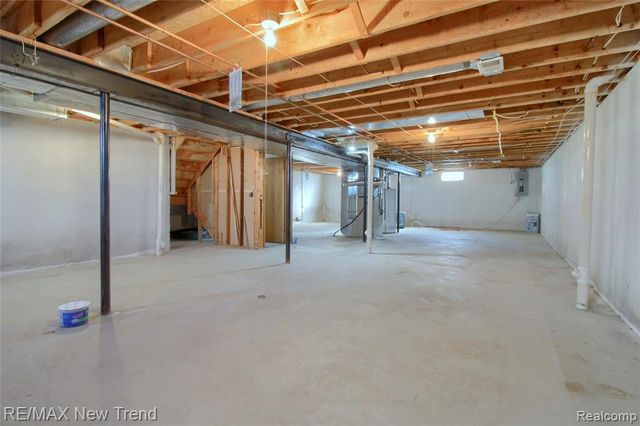 30301 Essex, Farmington, MI 48331