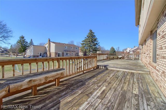 30301 Essex, Farmington, MI 48331