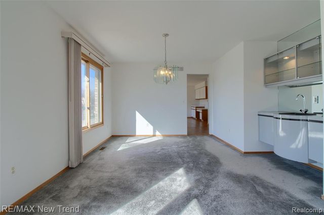 30301 Essex, Farmington, MI 48331