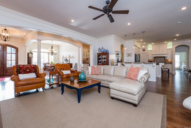 2 Greymoss Cove, Little Rock, AR 72211