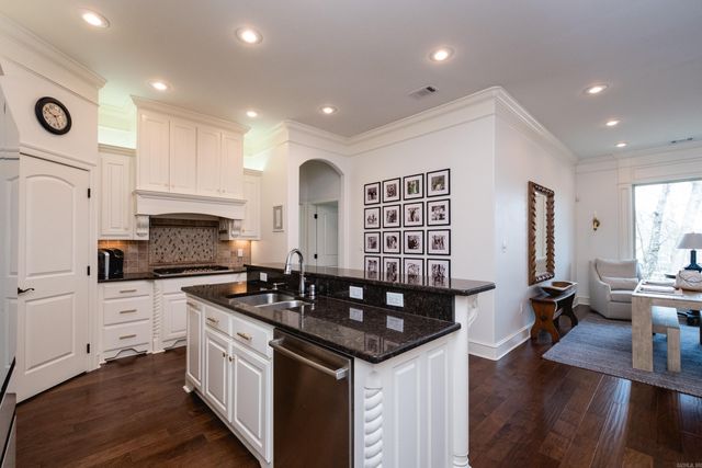 2 Greymoss Cove, Little Rock, AR 72211