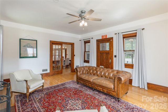 831 Oakland Street, Hendersonville, NC 28791