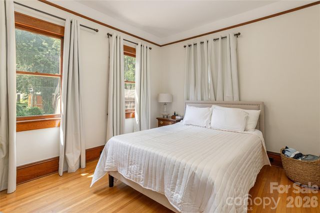 831 Oakland Street, Hendersonville, NC 28791