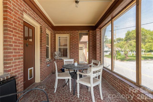 831 Oakland Street, Hendersonville, NC 28791