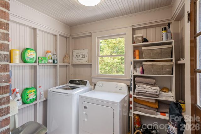 831 Oakland Street, Hendersonville, NC 28791