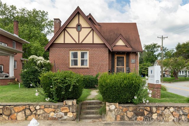 831 Oakland Street, Hendersonville, NC 28791