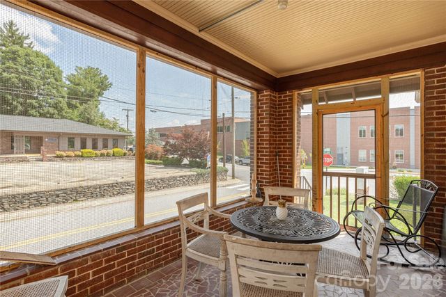 831 Oakland Street, Hendersonville, NC 28791