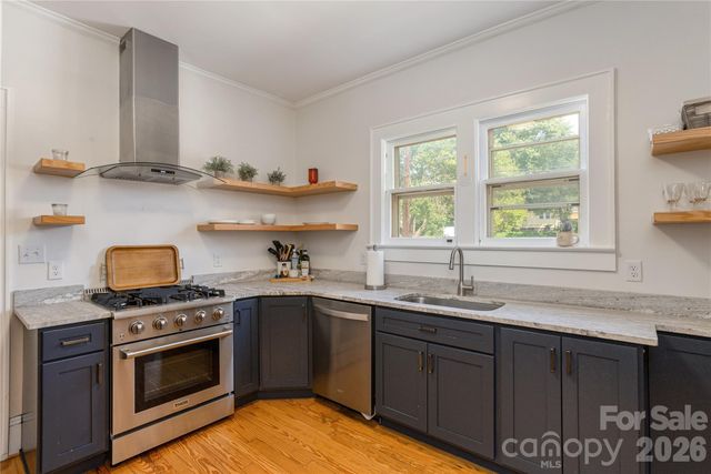 831 Oakland Street, Hendersonville, NC 28791