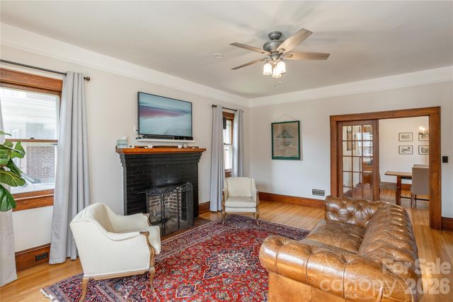 831 Oakland Street, Hendersonville, NC 28791