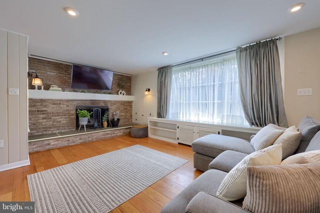 201 W FREDERICK ST, Millersville, PA 17551