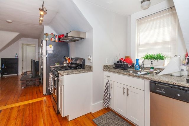 10 Thurston St 3, Somerville, MA 02145