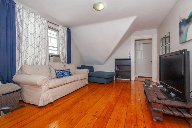 10 Thurston St 3, Somerville, MA 02145