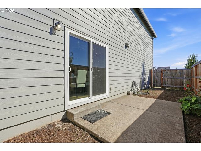 2295 LIVESAY Ln, Woodburn, OR 97071