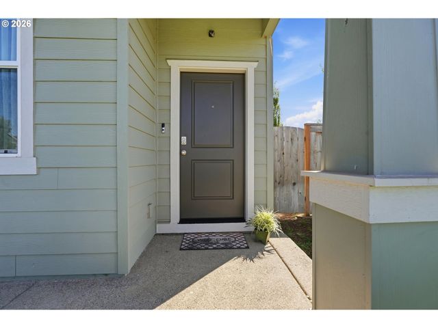 2295 LIVESAY Ln, Woodburn, OR 97071
