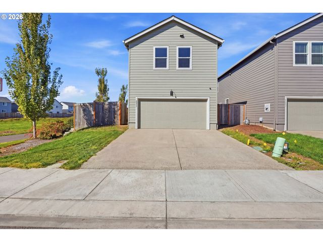 2295 LIVESAY Ln, Woodburn, OR 97071