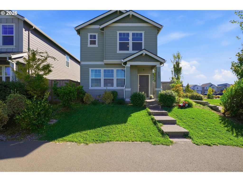 2295 LIVESAY Ln, Woodburn, OR 97071