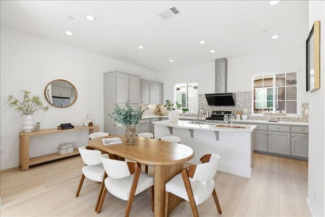 769 E Evelyn Avenue, Sunnyvale, CA 94086