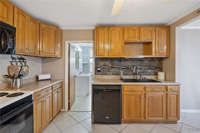 201 Lakeland Avenue, Geddes, NY 13209