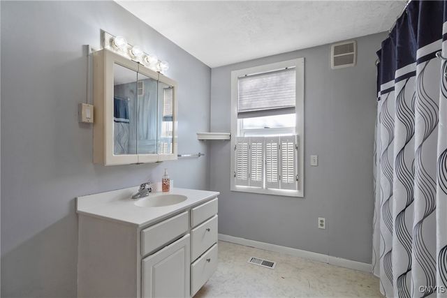 201 Lakeland Avenue, Geddes, NY 13209