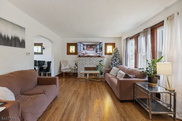 56 Summer St, Hawthorne Boro, NJ 07506