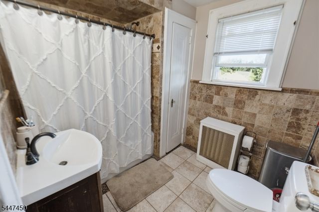 56 Summer St, Hawthorne Boro, NJ 07506