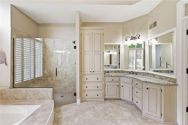 3304 Trail Ridge Drive, Independence, MO 64055