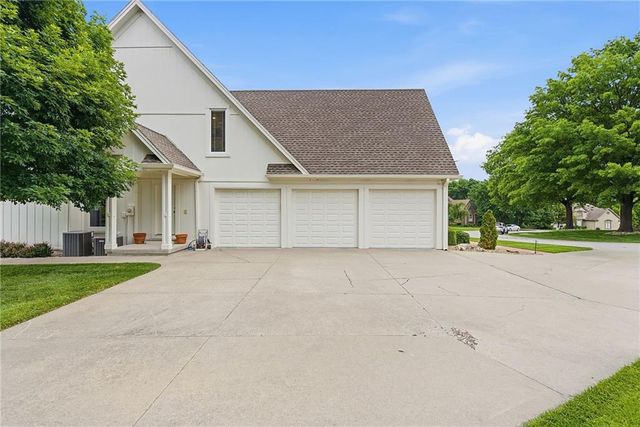 3304 Trail Ridge Drive, Independence, MO 64055
