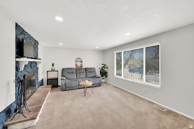 4584 S KNIGHTSBRIDGE RD, Taylorsville, UT 84129