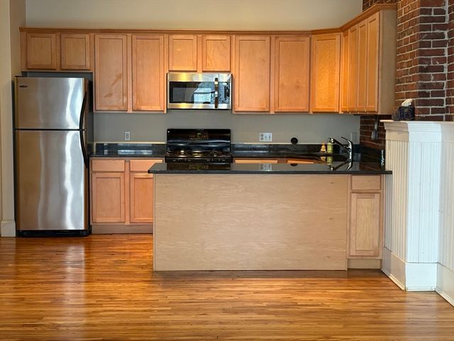 61 Market Street 3C, Lowell, MA 01852