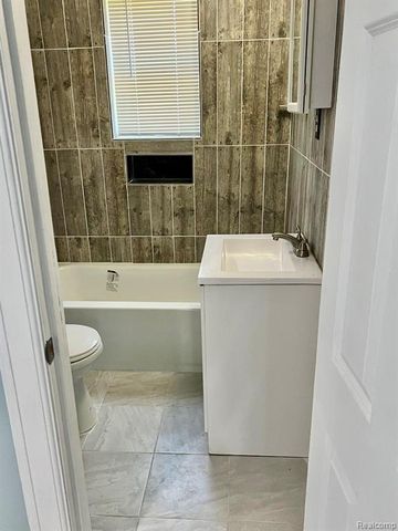 13826 Gallagher Street, Hamtramck, MI 48212