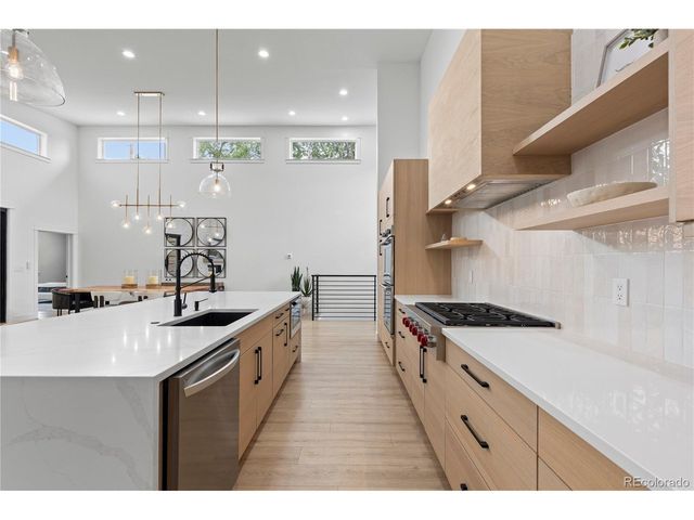 2901 S Bellaire St, Denver, CO 80222