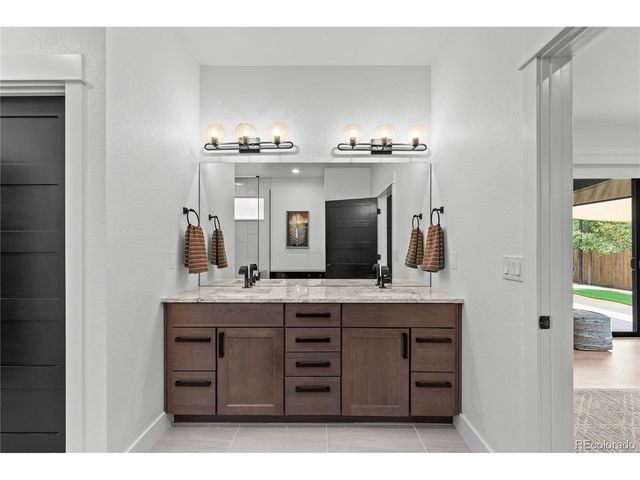2901 S Bellaire St, Denver, CO 80222