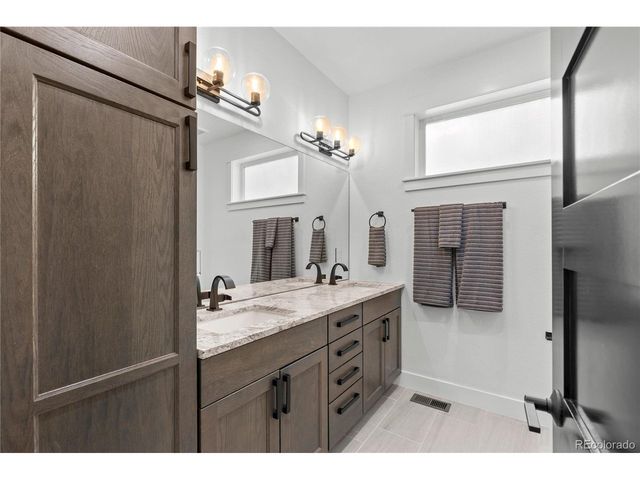 2901 S Bellaire St, Denver, CO 80222