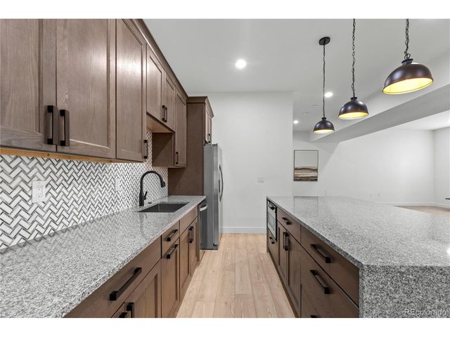 2901 S Bellaire St, Denver, CO 80222