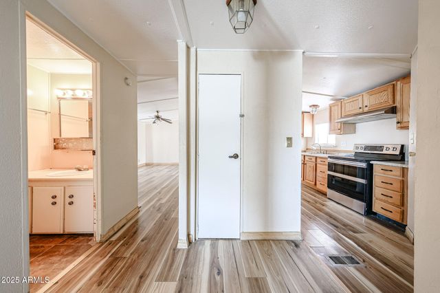 10951 N 91st Avenue 16, Peoria, AZ 85345