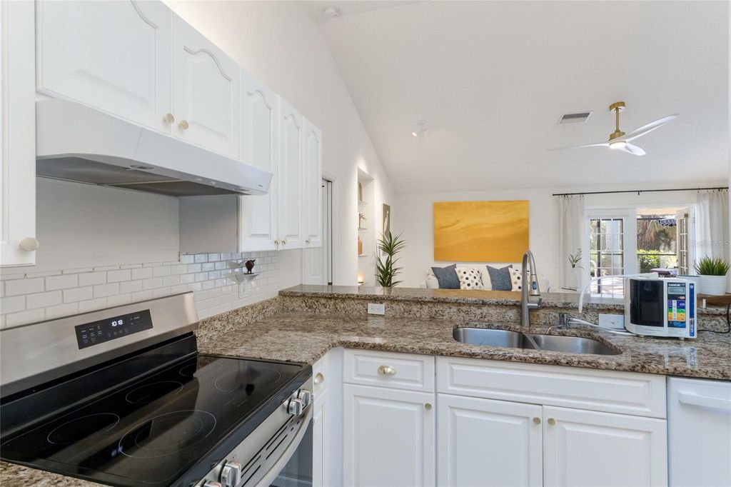 Image 12 of property listing at 5107 86TH STREET COURT W, Bradenton, FL 34210