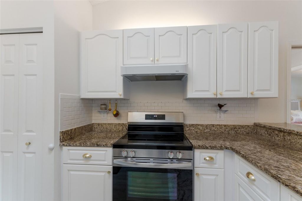 Image 13 of property listing at 5107 86TH STREET COURT W, Bradenton, FL 34210