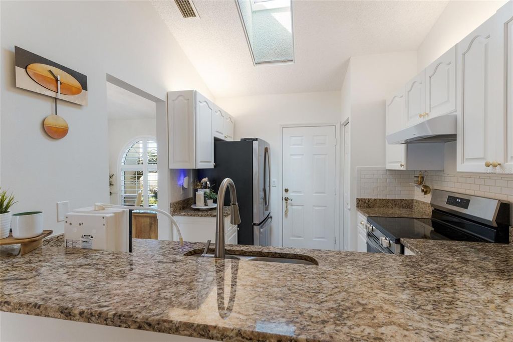 Image 15 of property listing at 5107 86TH STREET COURT W, Bradenton, FL 34210
