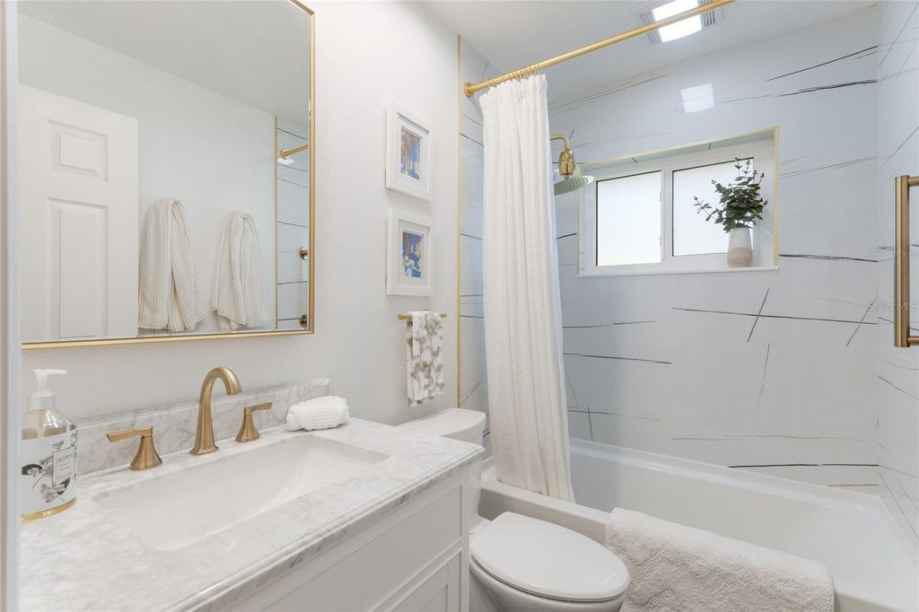 Image 25 of property listing at 5107 86TH STREET COURT W, Bradenton, FL 34210