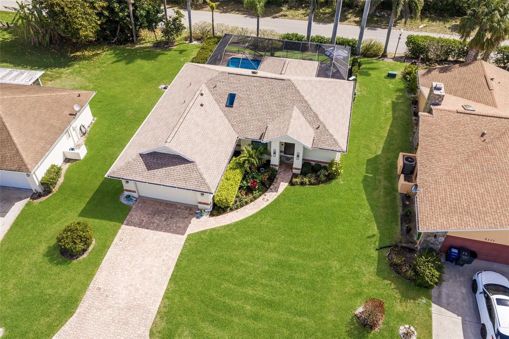 Image 40 of property listing at 5107 86TH STREET COURT W, Bradenton, FL 34210