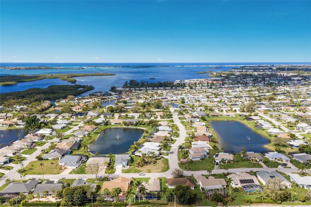 Image 43 of property listing at 5107 86TH STREET COURT W, Bradenton, FL 34210