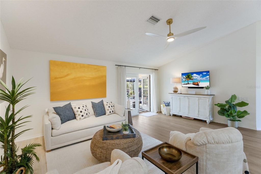 Image 7 of property listing at 5107 86TH STREET COURT W, Bradenton, FL 34210