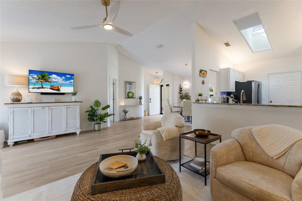 Image 8 of property listing at 5107 86TH STREET COURT W, Bradenton, FL 34210