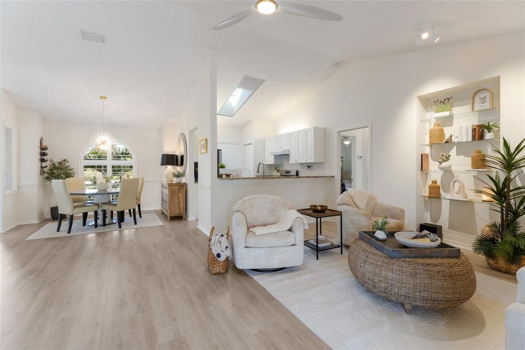 Image 10 of property listing at 5107 86TH STREET COURT W, Bradenton, FL 34210