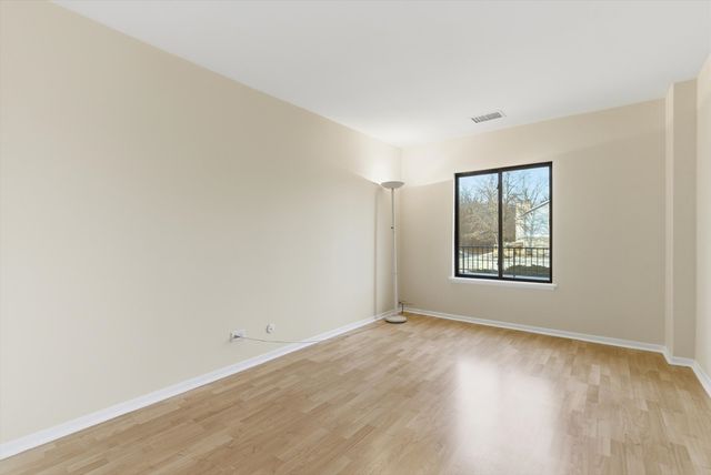 190 S Wood Dale Road 208, Wood Dale, IL 60191