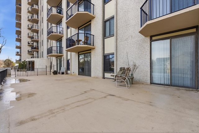 190 S Wood Dale Road 208, Wood Dale, IL 60191