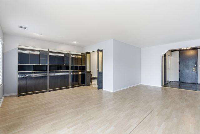 190 S Wood Dale Road 208, Wood Dale, IL 60191