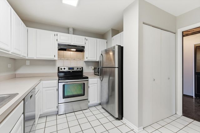 190 S Wood Dale Road 208, Wood Dale, IL 60191